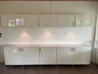 Skænk og vitrine