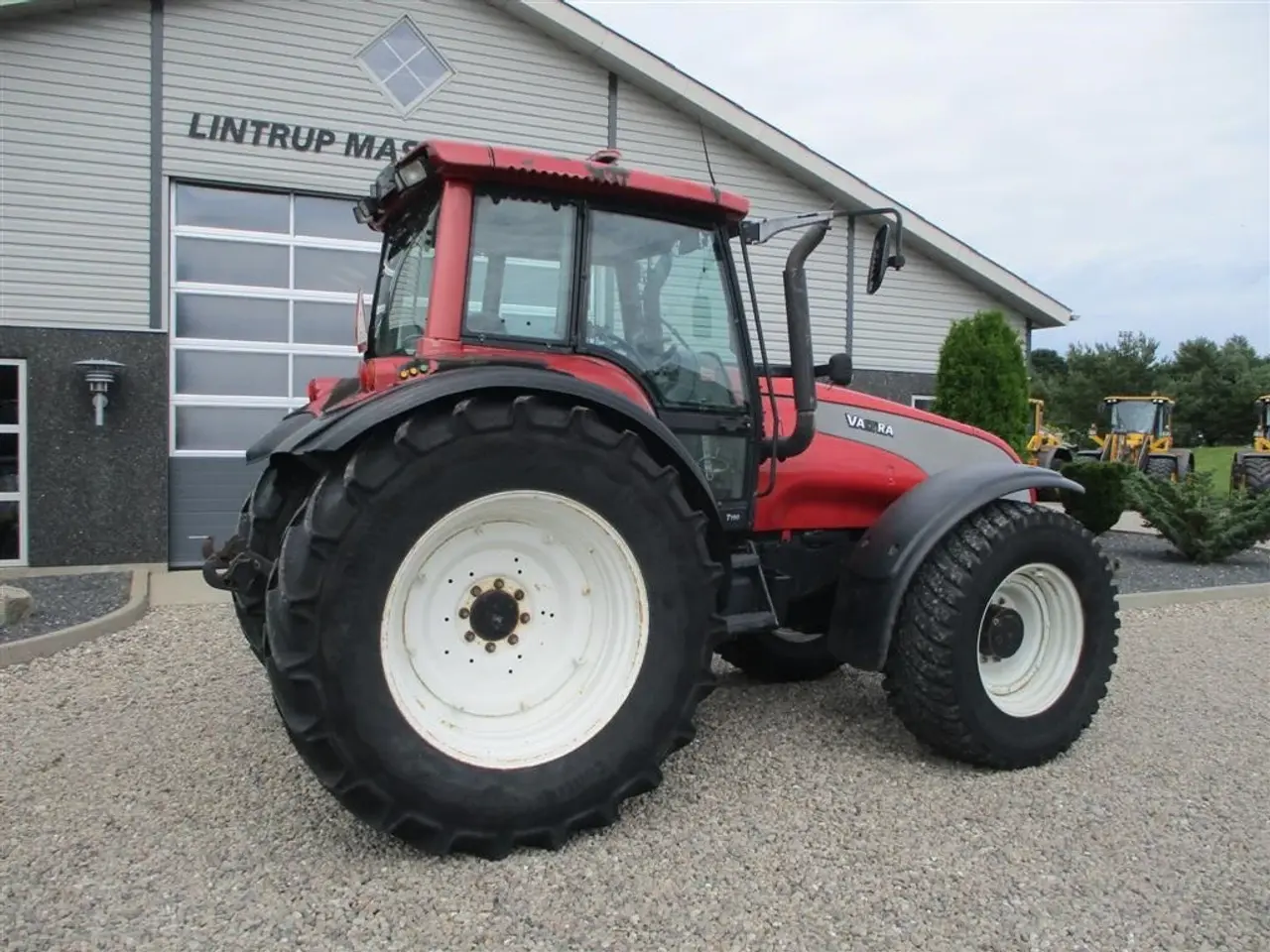 Billede 7 - Valtra T190 Med frontlift og affjedret foraksel