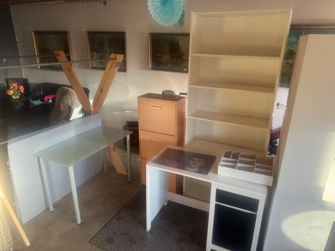 Billede 7 - Ikea reol, skriveborde, skoreol, underlag mv.