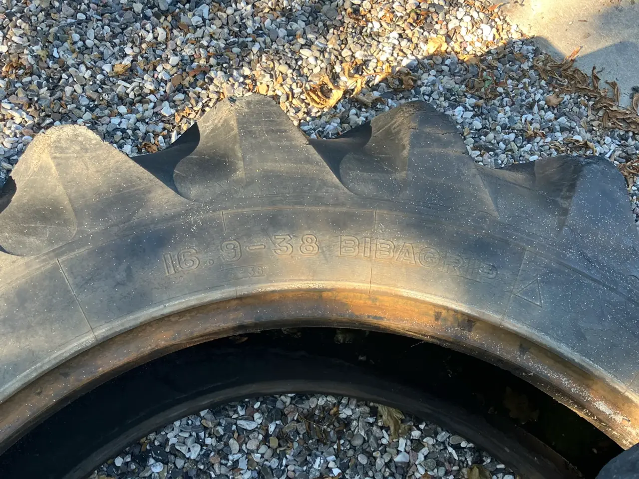 Billede 2 - 16.9-38 traktordæk.