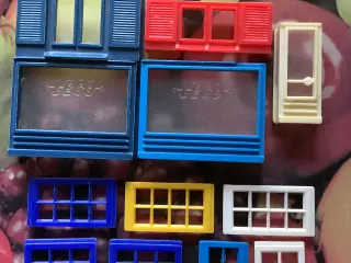 11 Legovinduer, 1 dør t. klodser m. slids. Giv bud