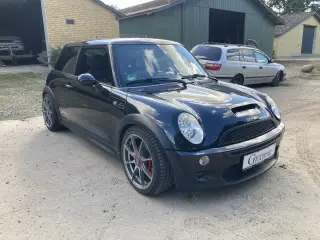211 HK JOHN COOPER WORKS