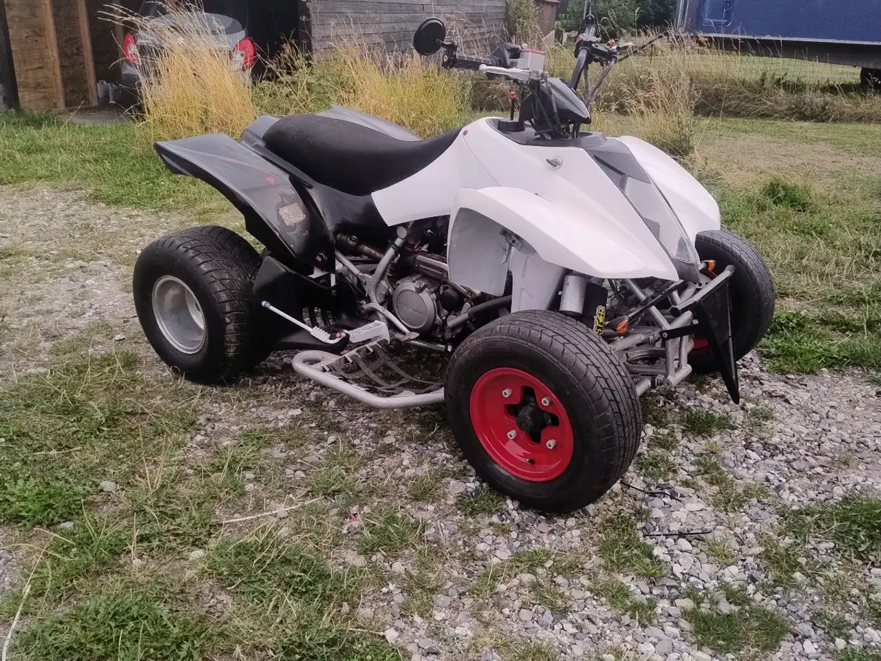 Billede 4 - Hyosung te 450 på bil plader