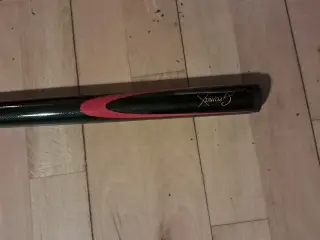 Snooker kø længde 147 cm i kulfiber. Byd