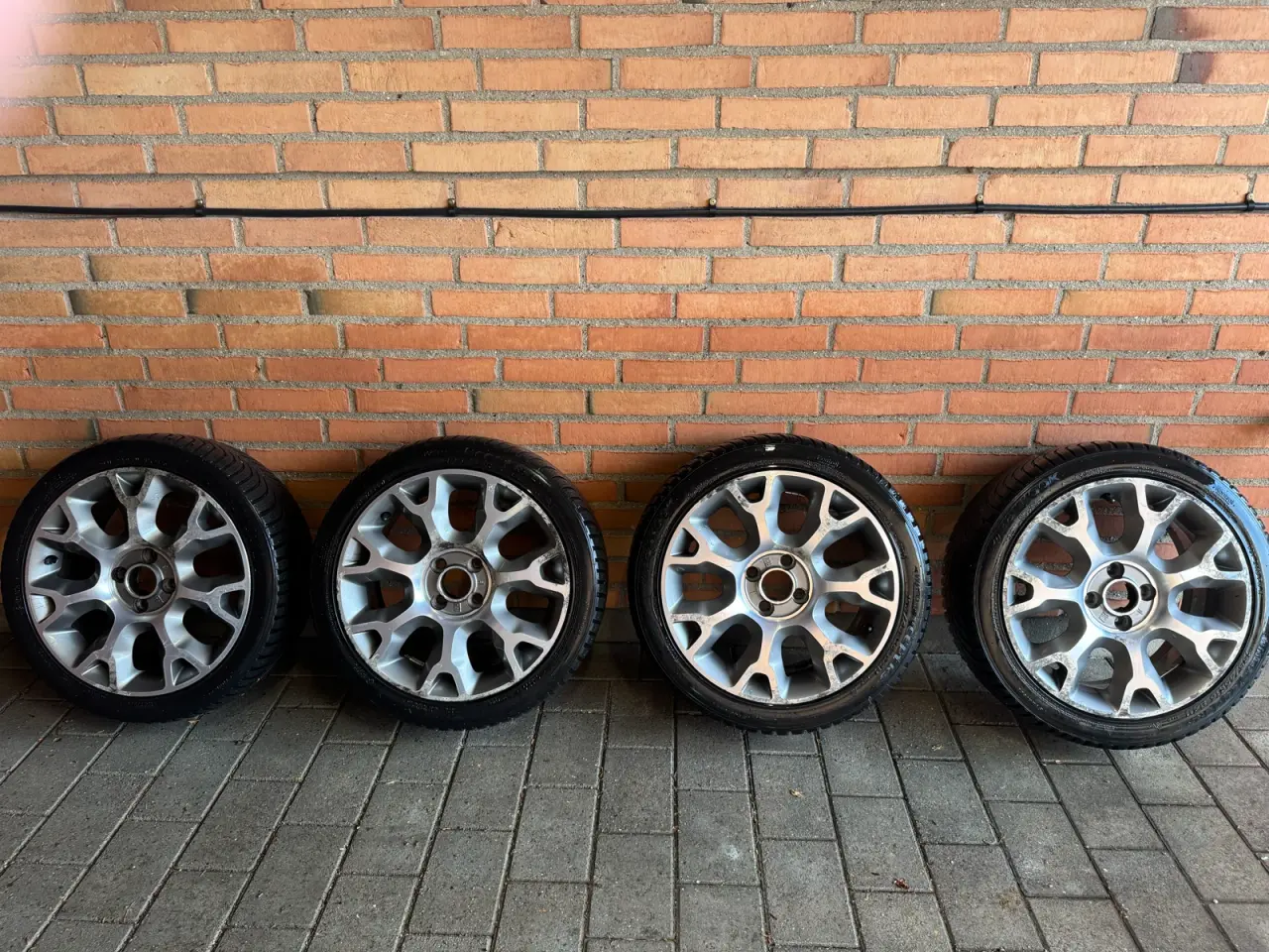 Billede 1 - Originale Fiat 500 16” alufælge med vinterdæk 