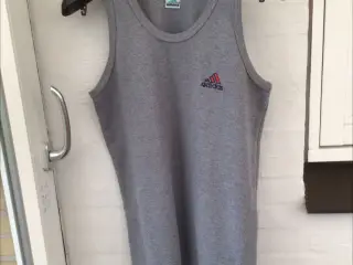 Top fra Adidas str.m
