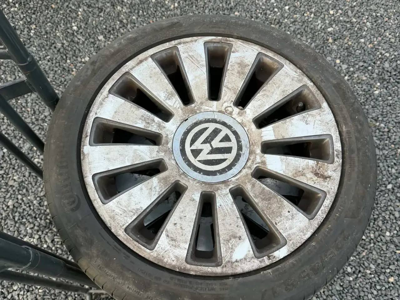 Billede 1 - 17" VW alufælge med Continental sommerdæk