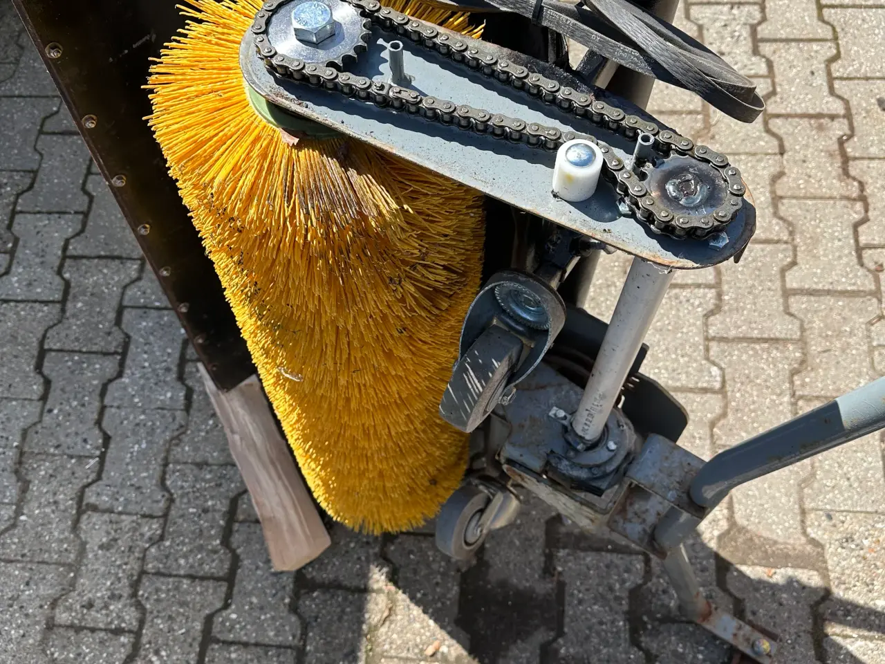 Billede 1 - Fejekost med sneskraber