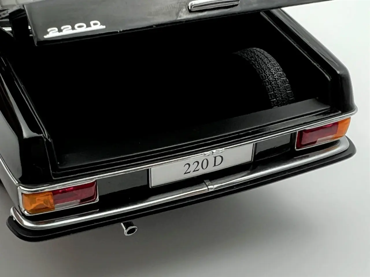 Billede 9 - 1968 Mercedes-Benz 220D /8 AUTOart - 1:18