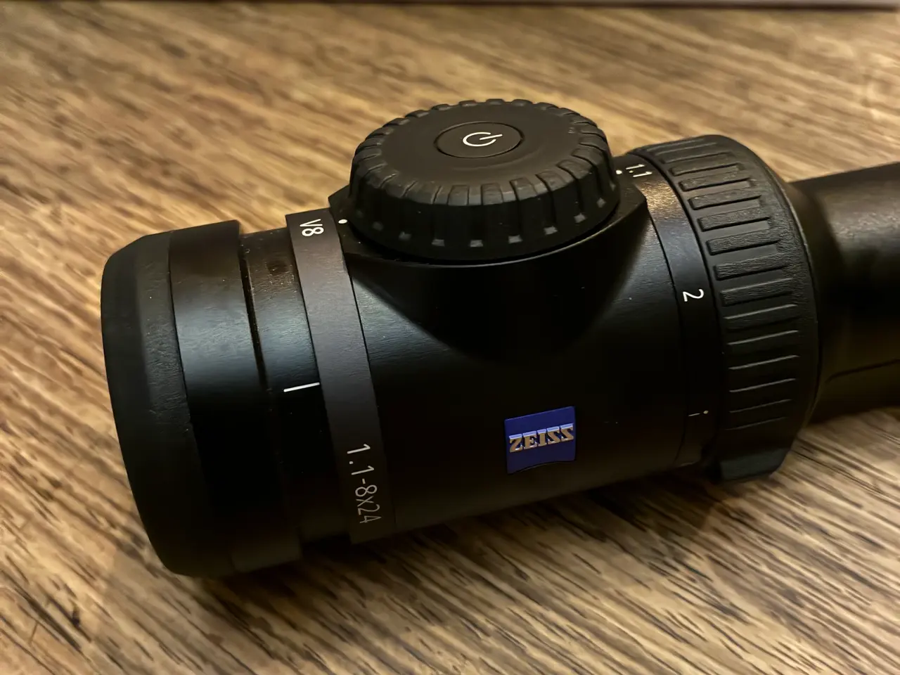 Billede 2 - Zeiss V8 1.1-8x24 med skinne og lys
