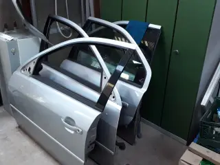 Døre + del til Ford Mondeo årg. 2005 grå.