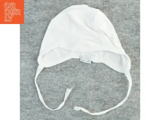 Hvid babyhue fra Fix (str. 6-10 måneder )