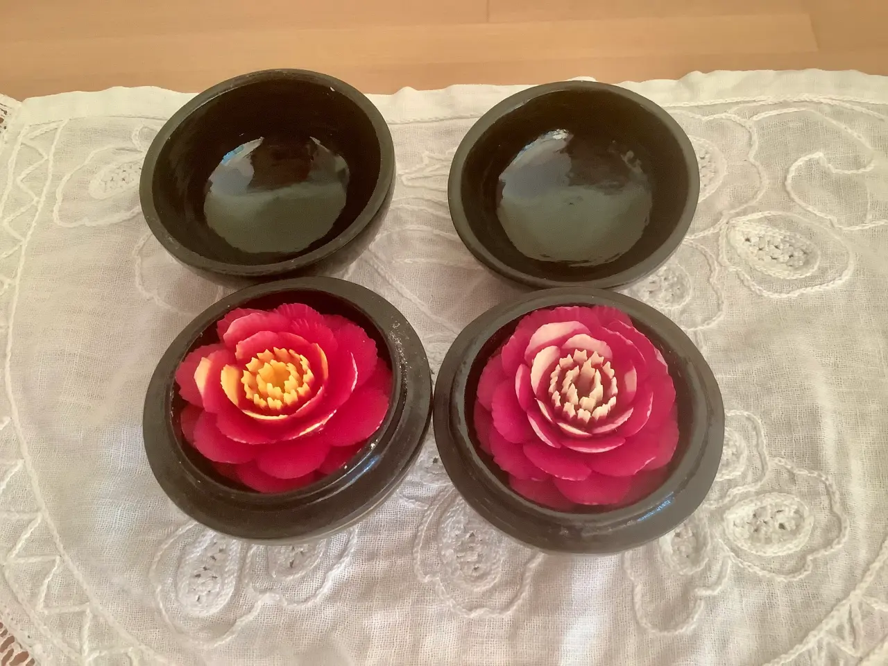 Billede 4 - Lakskrin med håndmalede blomster .