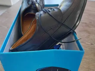 Herresko i læder.