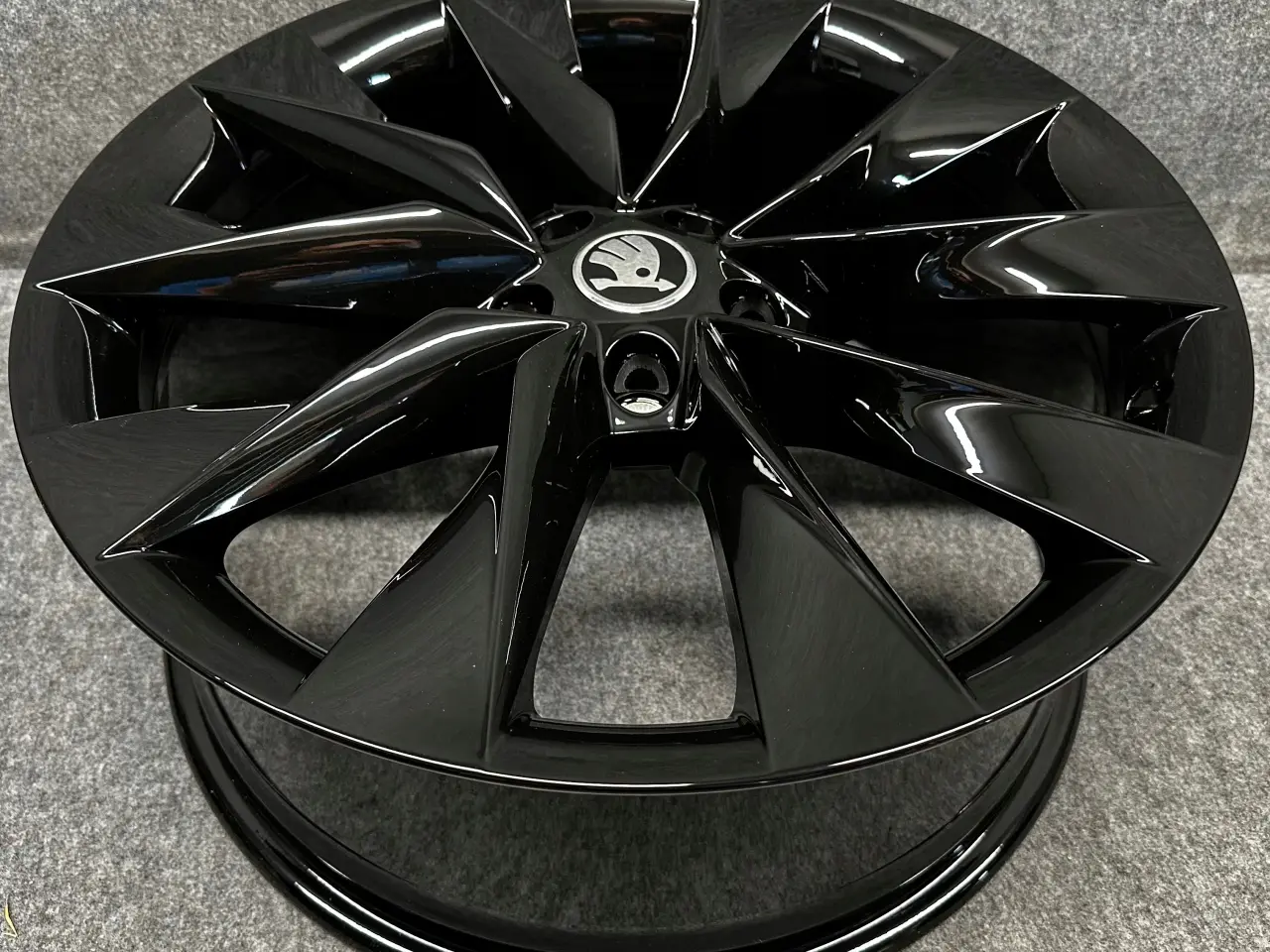 Billede 1 - SKODA ENYAQ 5LA 5L CRYSTAL 8J x 19" 5x112 ET45