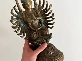 Ældre Bodhisattva- el. Avalokiteshvarafigur