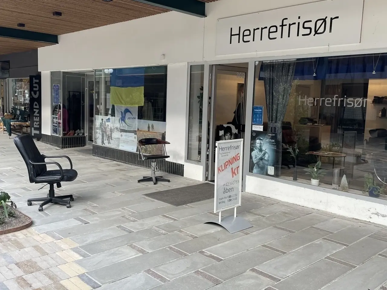 Billede 2 - Butik med stor facade mod strøget i Ikast