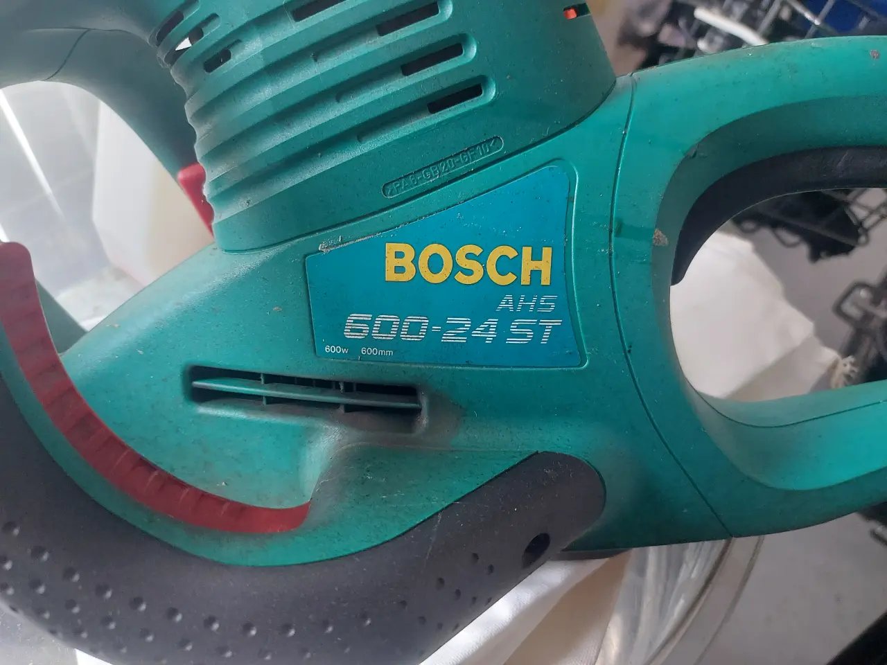Billede 2 - Bosch Hækkeklipper med lang svær