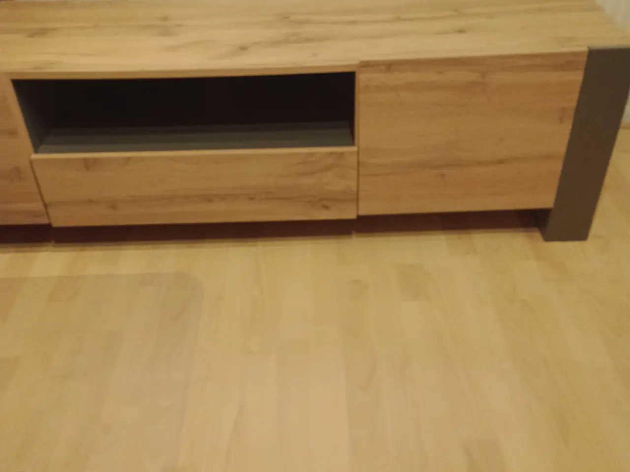Billede 1 - TV-BORD
