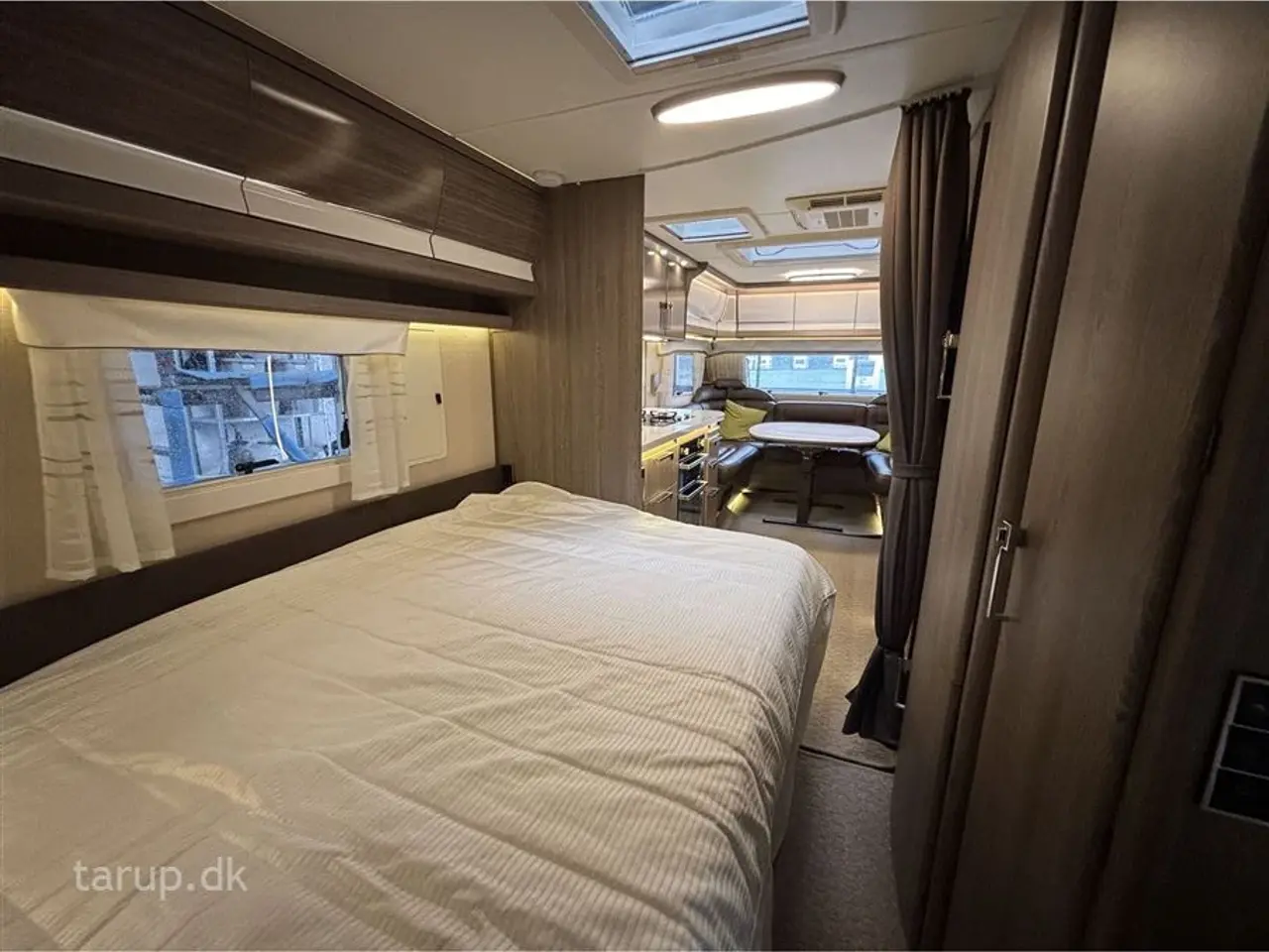 Billede 6 - 2017 - Kabe Imperial 740 TDL-U Isabella Commodore North inkl CarbonX stel, Thule fast monteret markise, Truma mover x4 motor, Dometic Aircon, Centralstøvsuger, Alde Centralvarme