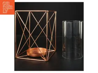 Kobbetfarvet geometrisk lysestage i metal (str. 20x14x14 cm)