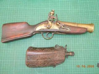 Flintelåspistol, Blunderbuss og antikt krudthorn.