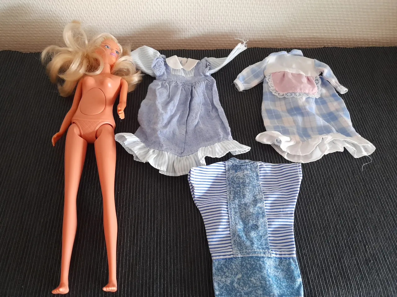 Billede 7 - Gravid Barbie inkl 3 kjoler.