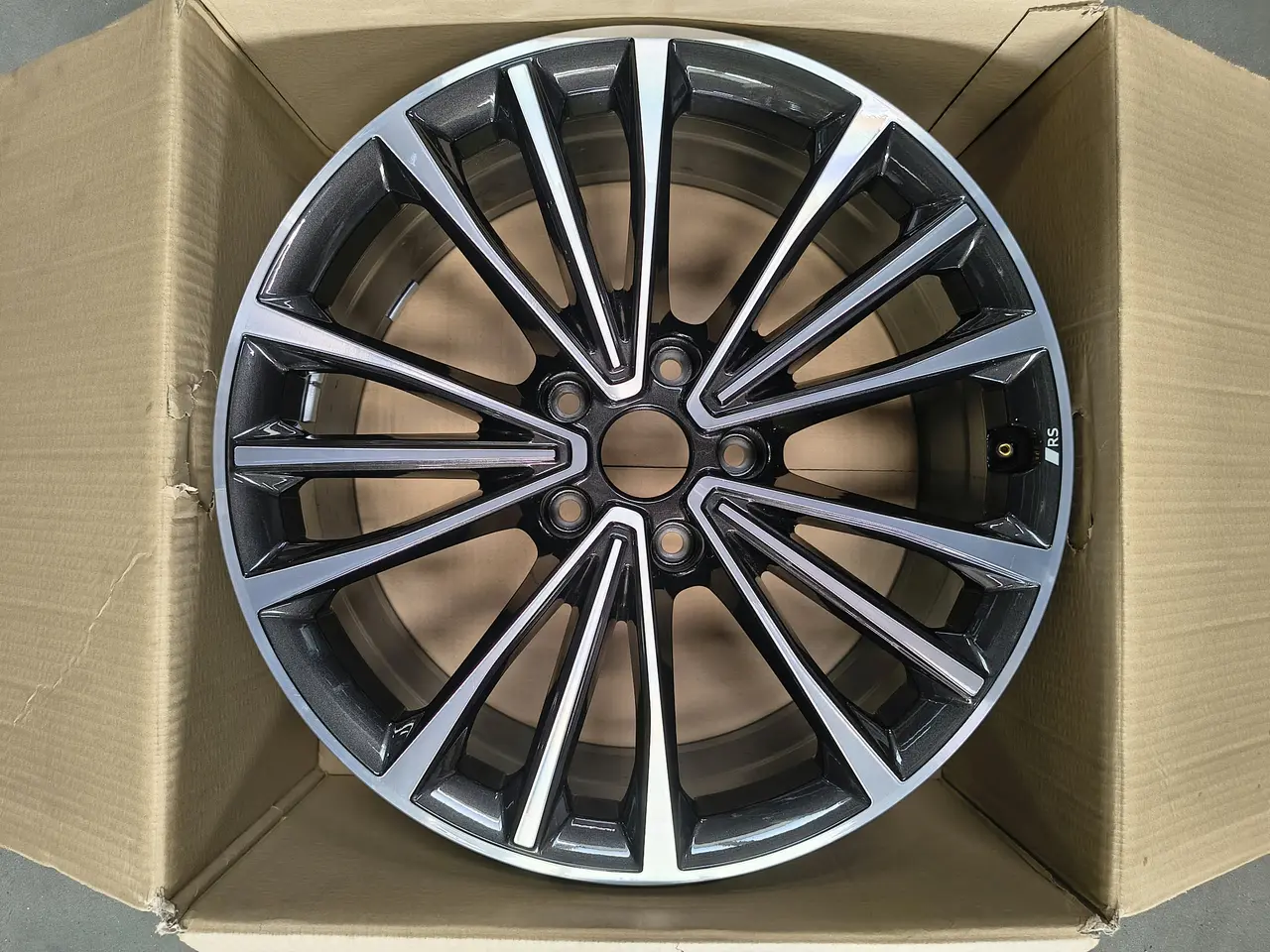 Billede 1 - Audi RS alufælg 20" sort/sølv