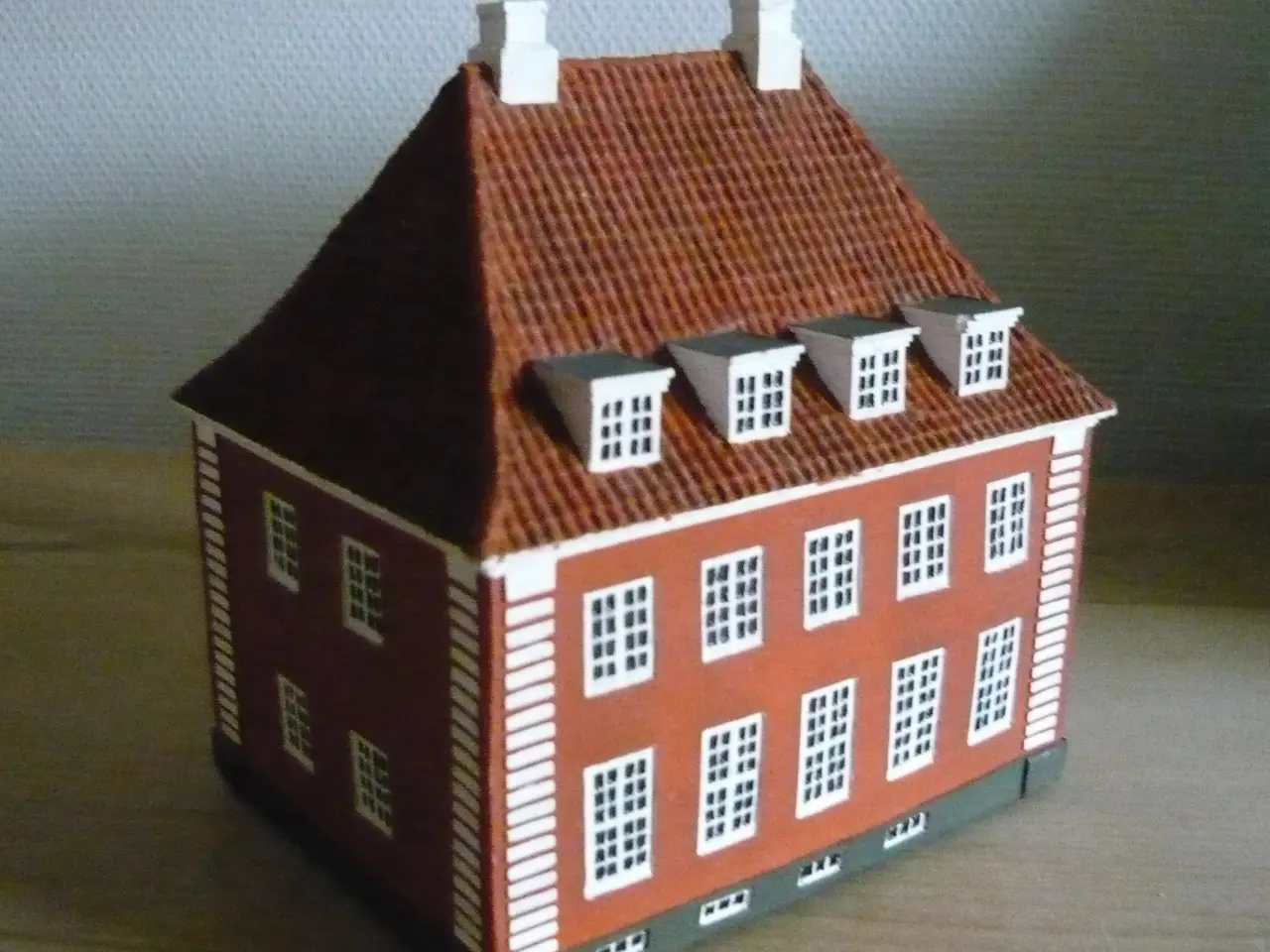 Billede 1 - STORT "TRIP-TRAP" HUS 18X13X18 CM.