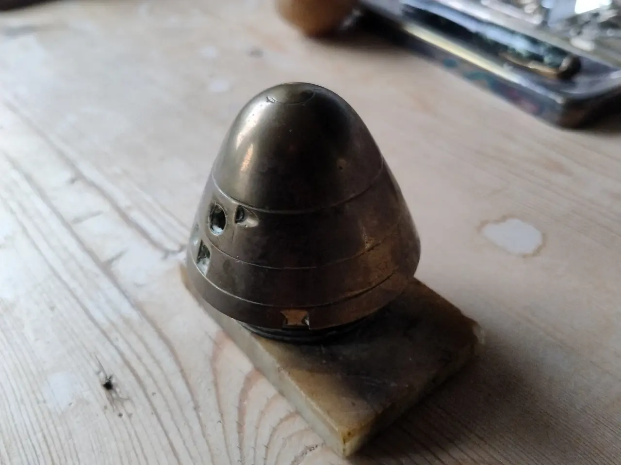 Billede 1 - Brevpresser, gammel granatspids