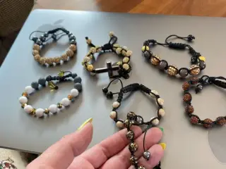 Nye knyttede armbånd