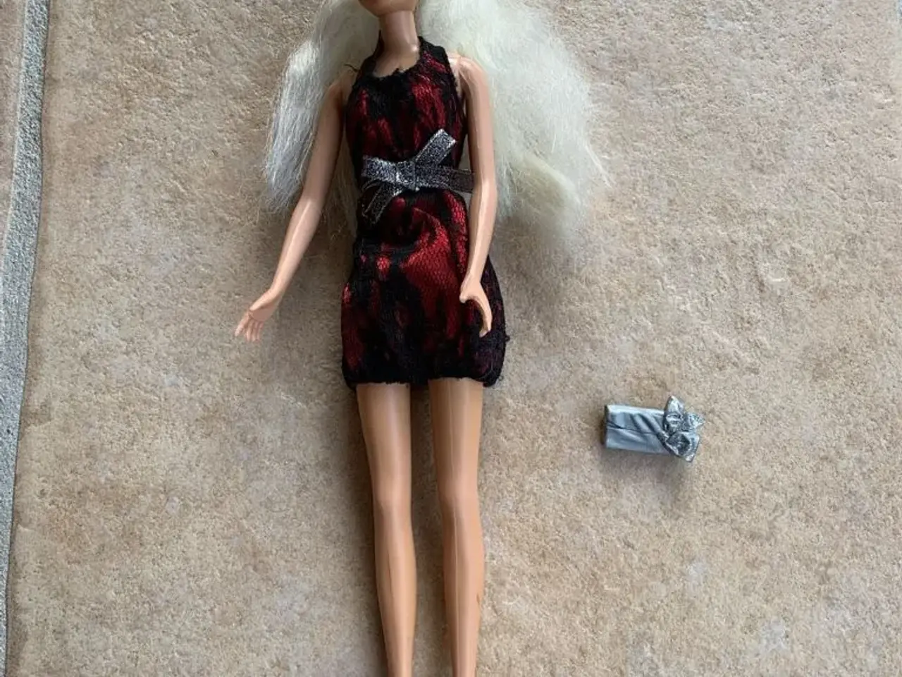 Billede 1 - BARBIE dukke