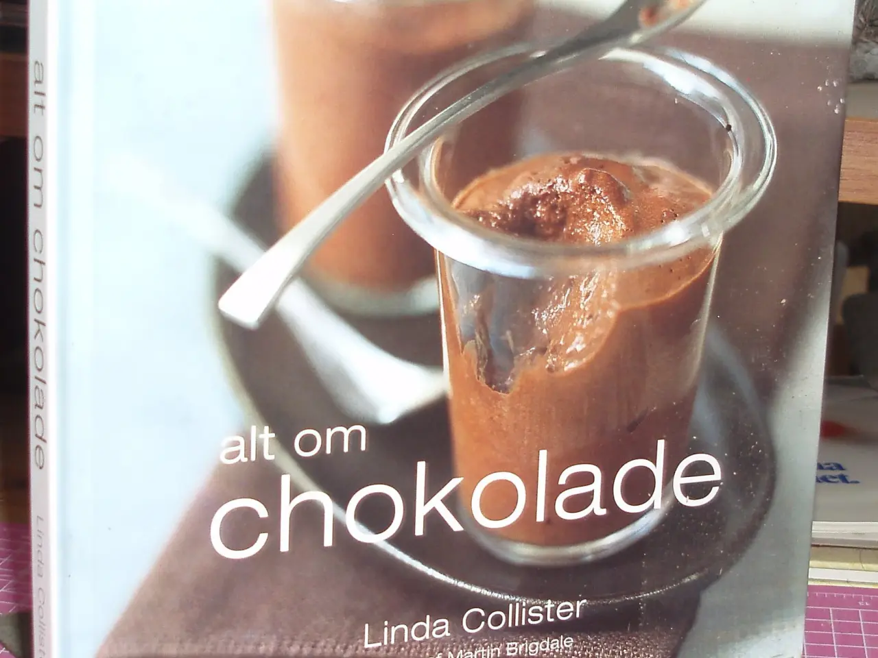 Billede 1 - Alt om chokolade af Linda Collister