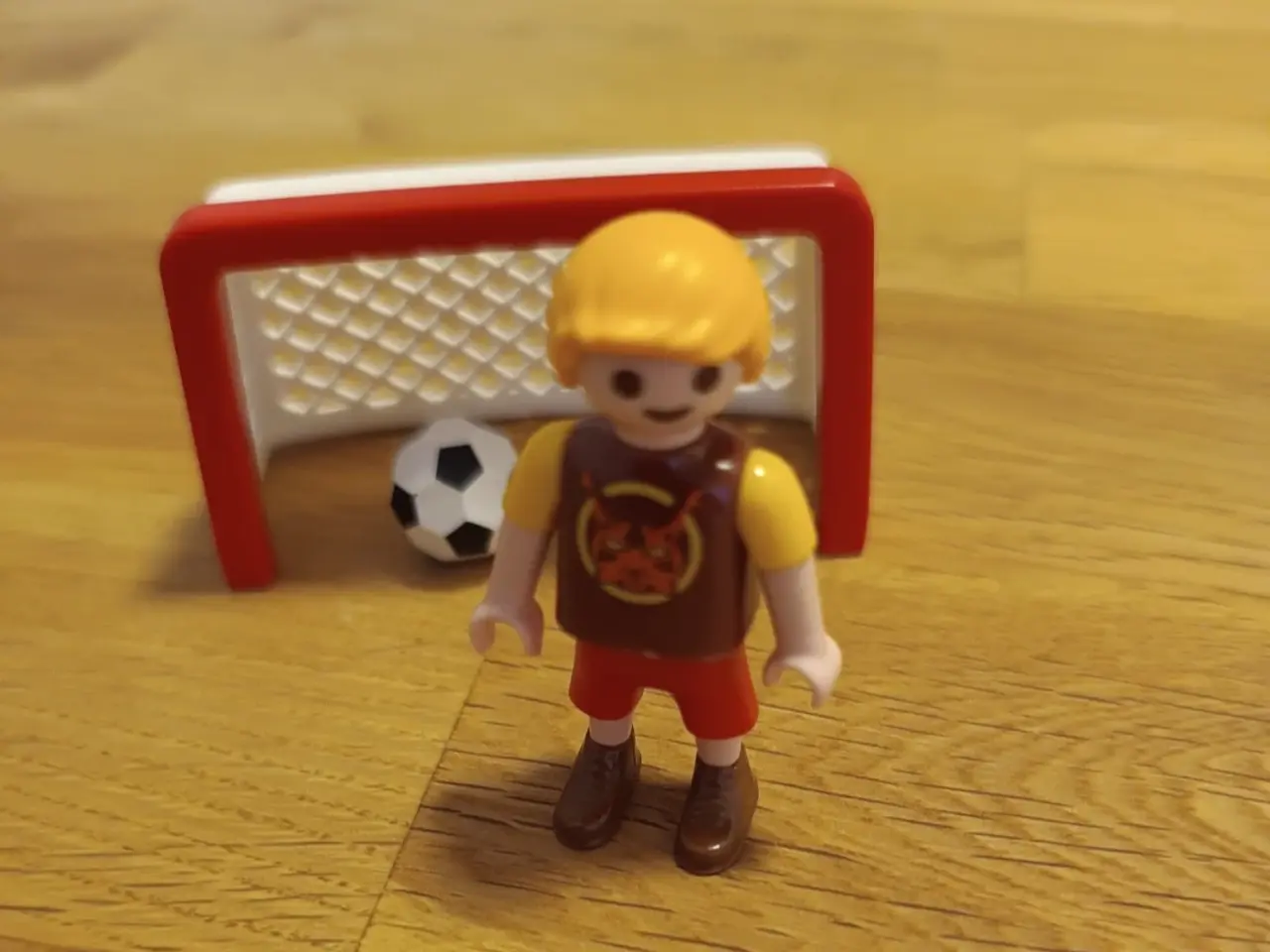Billede 1 - Playmobil dreng med bold og mål