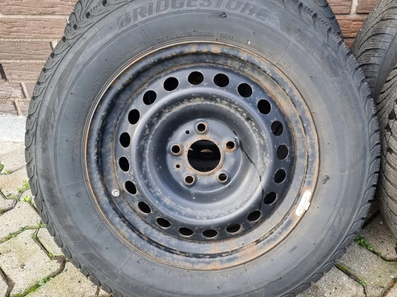 Billede 3 - Originale Nissan stålfælge med Blizzak vinterdæk