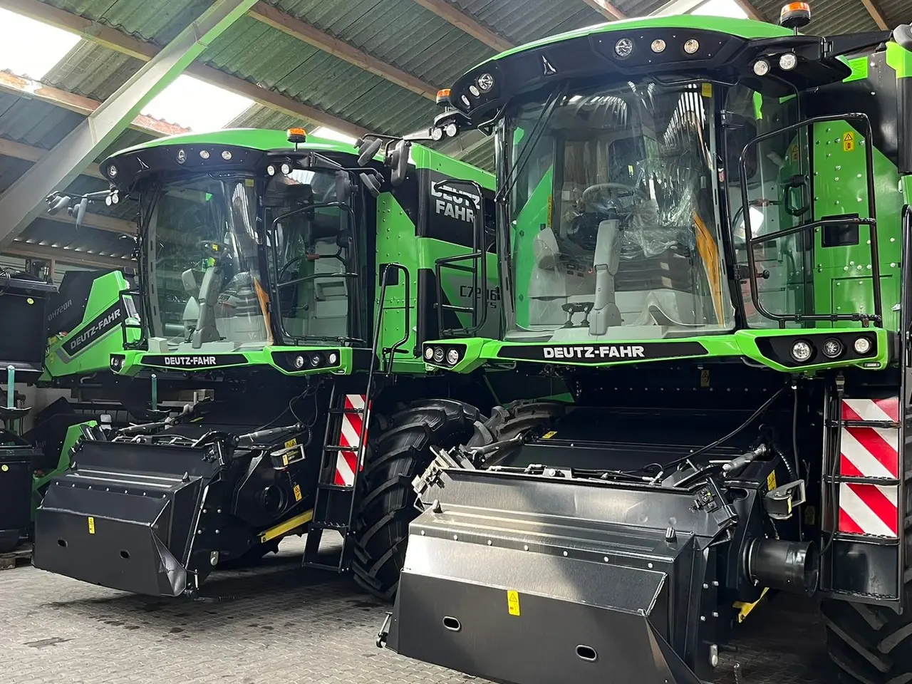 Billede 1 - Deutz-Fahr 7206 With 24feed - 7.2m header. New and unused Combine together with 7.2m header