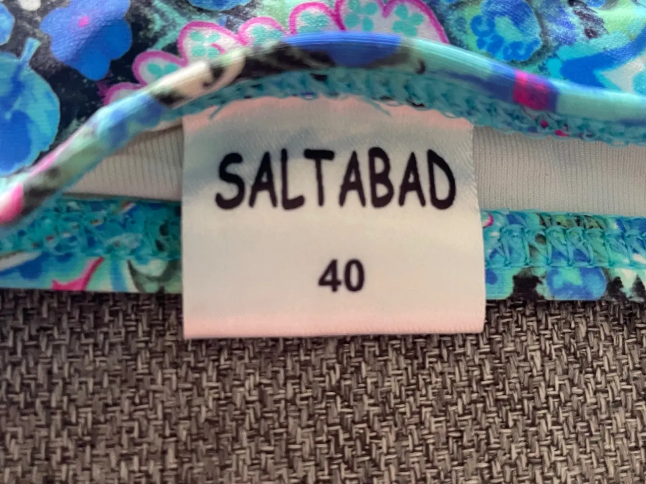 Billede 7 - YDERLIGERE NEDSAT Flot Saltabad bikini, flerfarvet