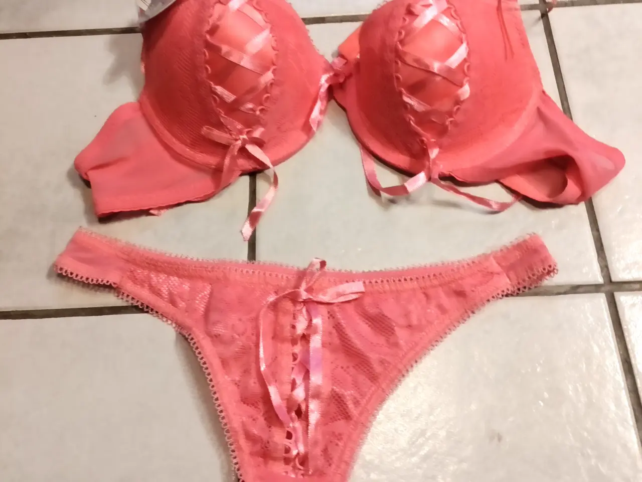 Billede 1 - Rosa BH Sæt PushUp og Satin