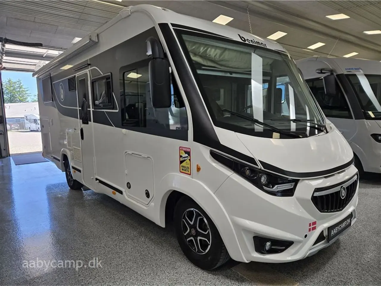 Billede 1 - 2021 - Benimar Amphitryon 967 NK Pakke. Automatgear. Solcelle. Markise. 2x 95Ah batteri. 2000w Inverter. A/C i bo-del. Maxxfan. Kun 30,000 Km!!!
