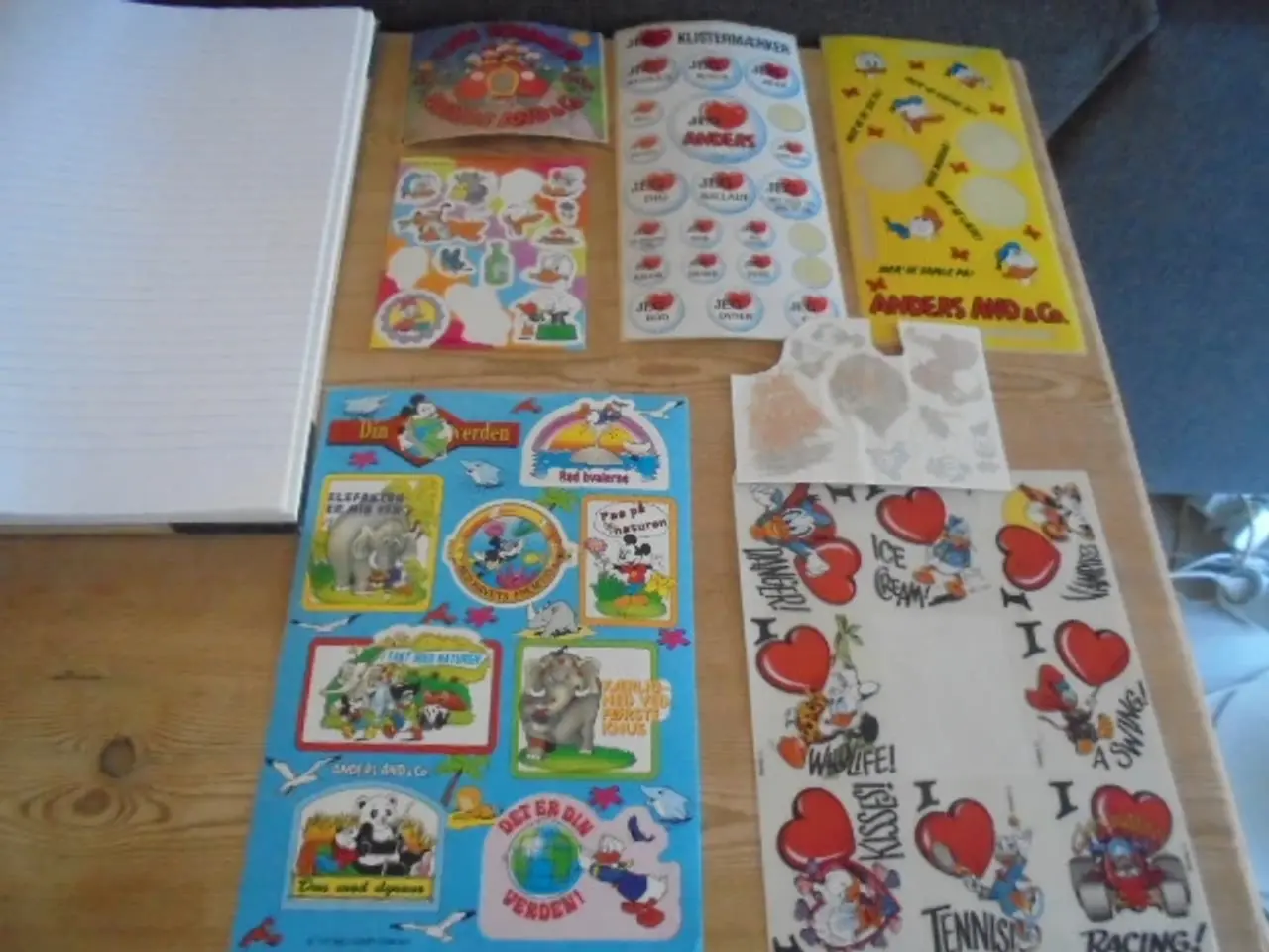 Billede 1 - 1 lot Disney-klistermærker Overvejende Anders And