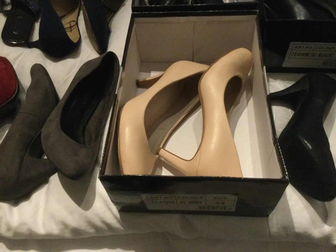 Billede 2 - Stilletter, sko str 39. 500 kr for 11 par 