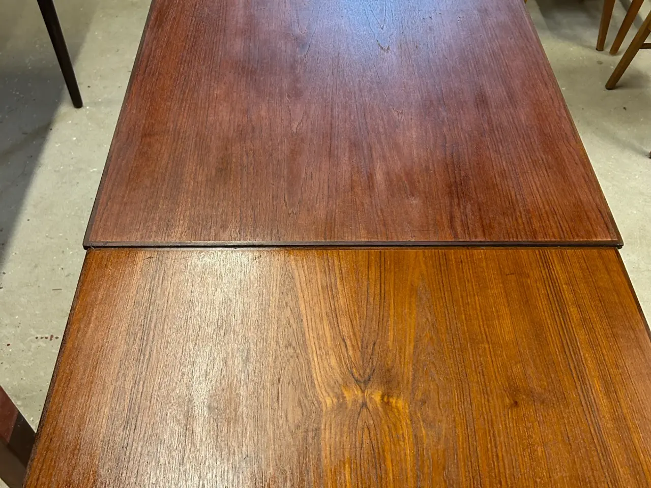 Billede 4 - Dansk teak spisebord – elegant mid-century design