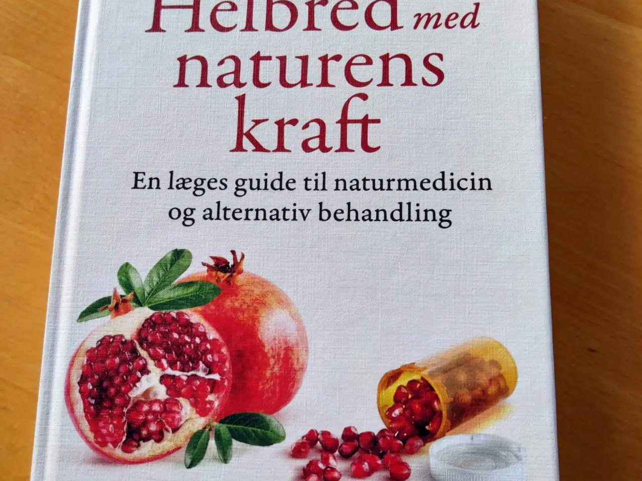 Billede 1 - bog "Helbred med naturens kraft" 