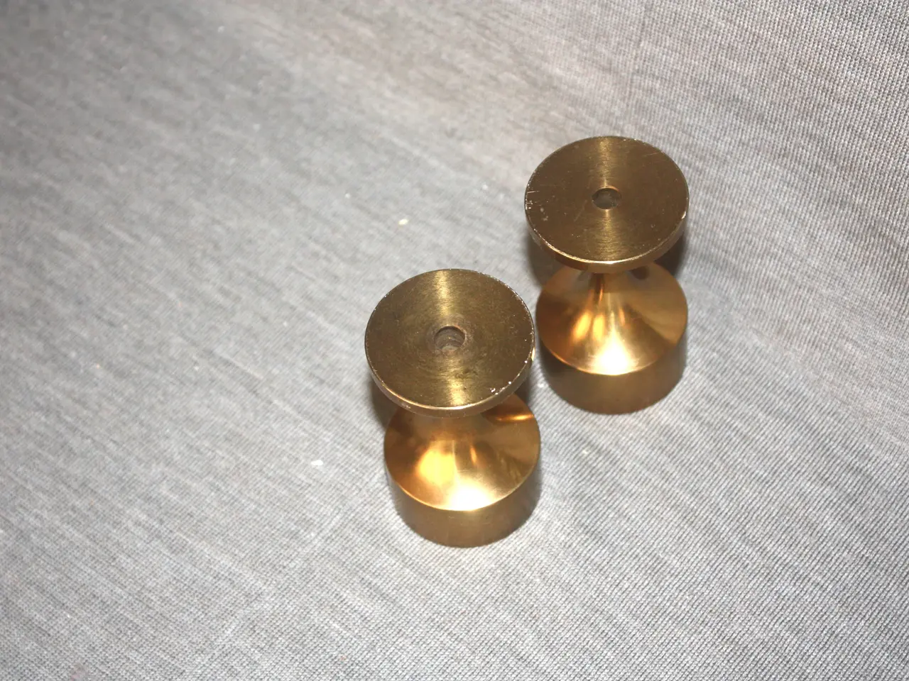 Billede 3 - 2 fyrfadsstager i messing højde 7 cm, vægt 330 g