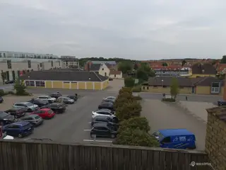 Stort erhvervslejemål tæt på S-tog og med gode parkeringsforhold