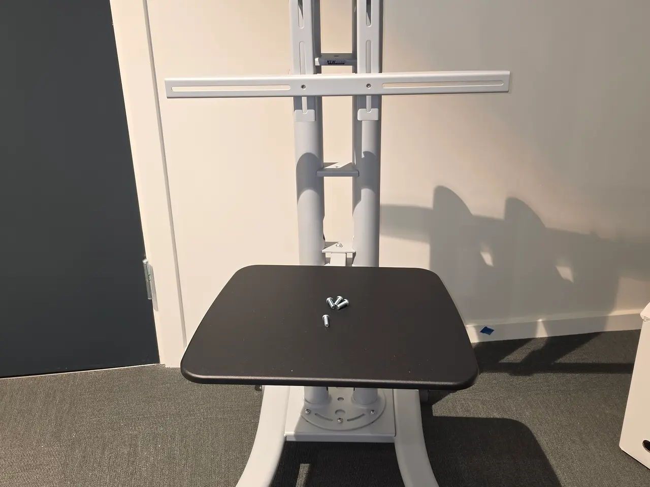 Billede 1 - Tv stander på hjul, bordpladen kan drejes