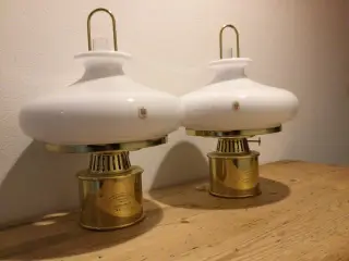 Olielamper mrk. G.V.Harnisch nr. 4157 og nr. 4093