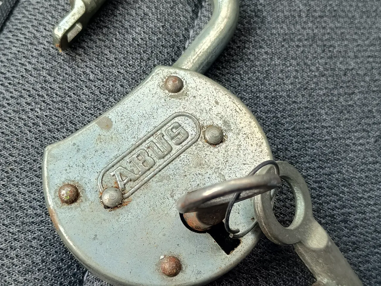 Billede 3 - Vintage hængelås. ABUS.