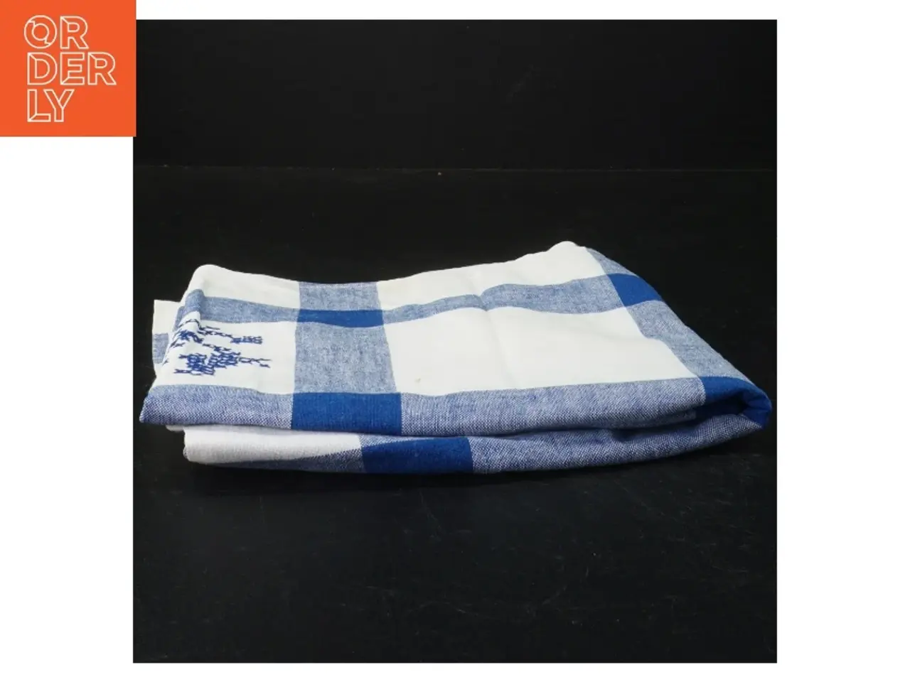 Billede 1 - Ternet dug (str. 85. x 88 cm)