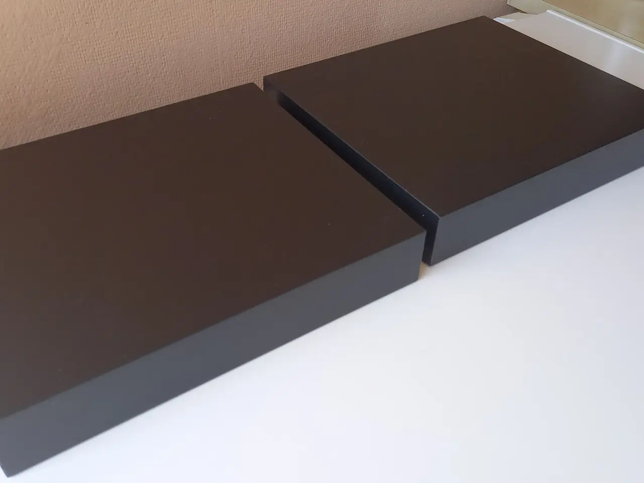 Billede 2 - Væghylder 2 sorte Lack